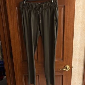 Lululemon On the Fly  Luxtreme via Olive Drawstring Cropped Pants, Sz 6